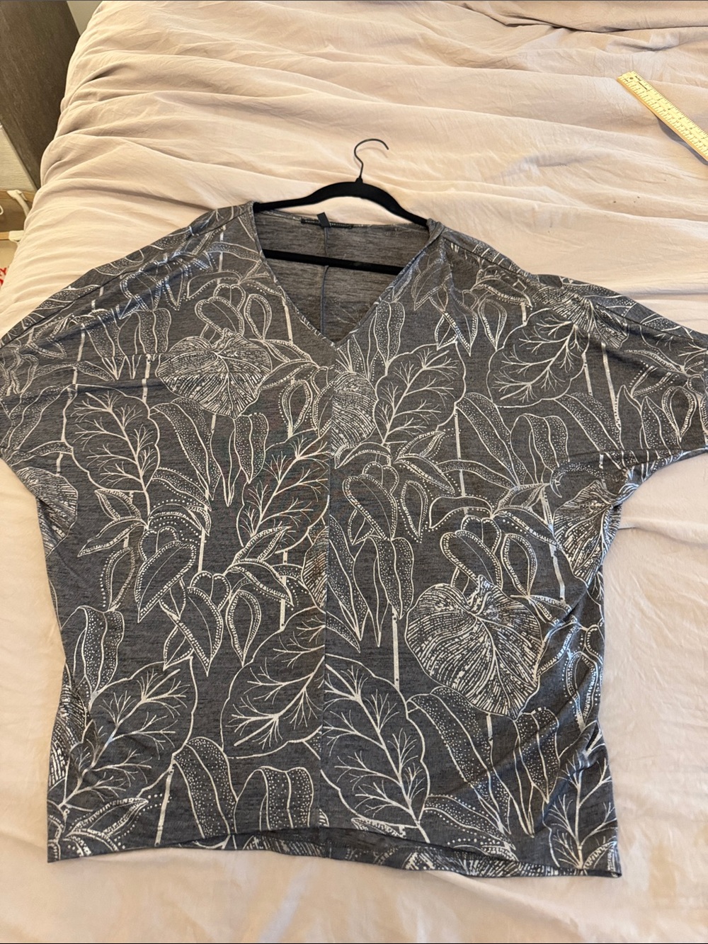 White House Black Market Gray V-Neck Botanical Print Top